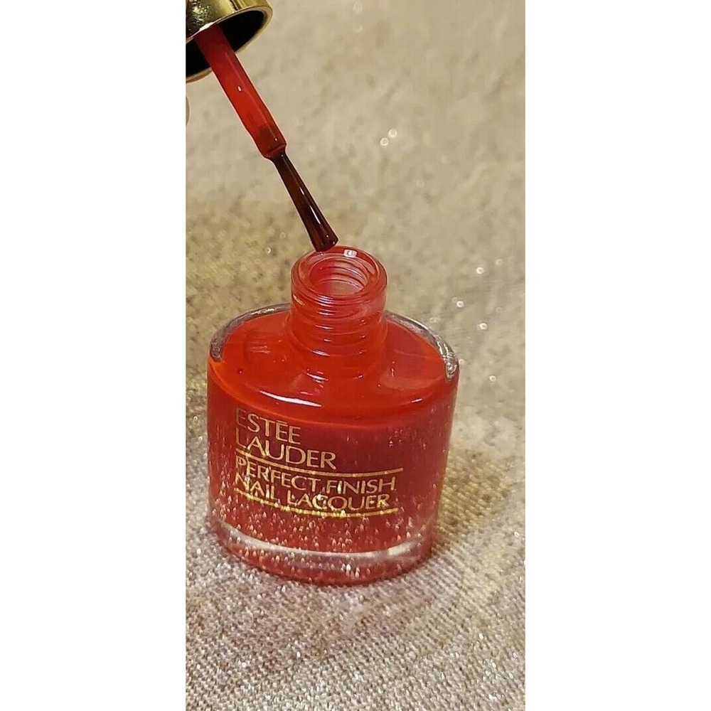 Vintage Estee Lauder Renegade Red Perfect Finish Nail Lacquer Polish .21oz HTF - Picture 8 of 8